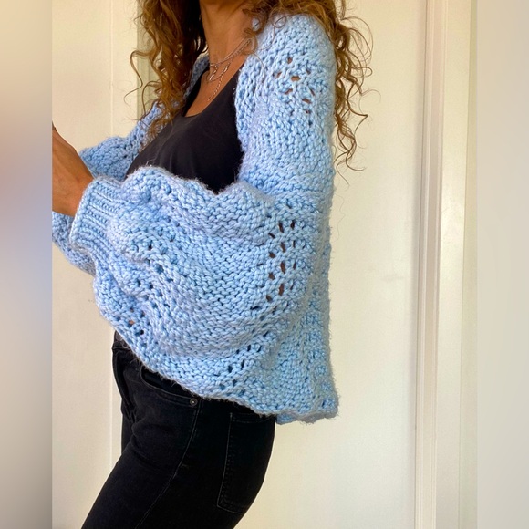 VINTAGE 80’s Cozy chic hand knitted cocoon sweater w/mother of pearl buttons - Picture 5 of 13